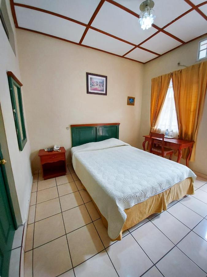 Hotel Continental Plaza Сан-Мигель Экстерьер фото